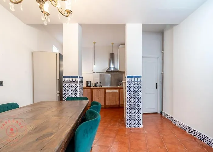 Beautiful Flat Near Plaza Merced