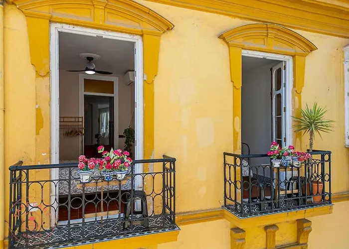 Beautiful Flat Near Plaza Merced
